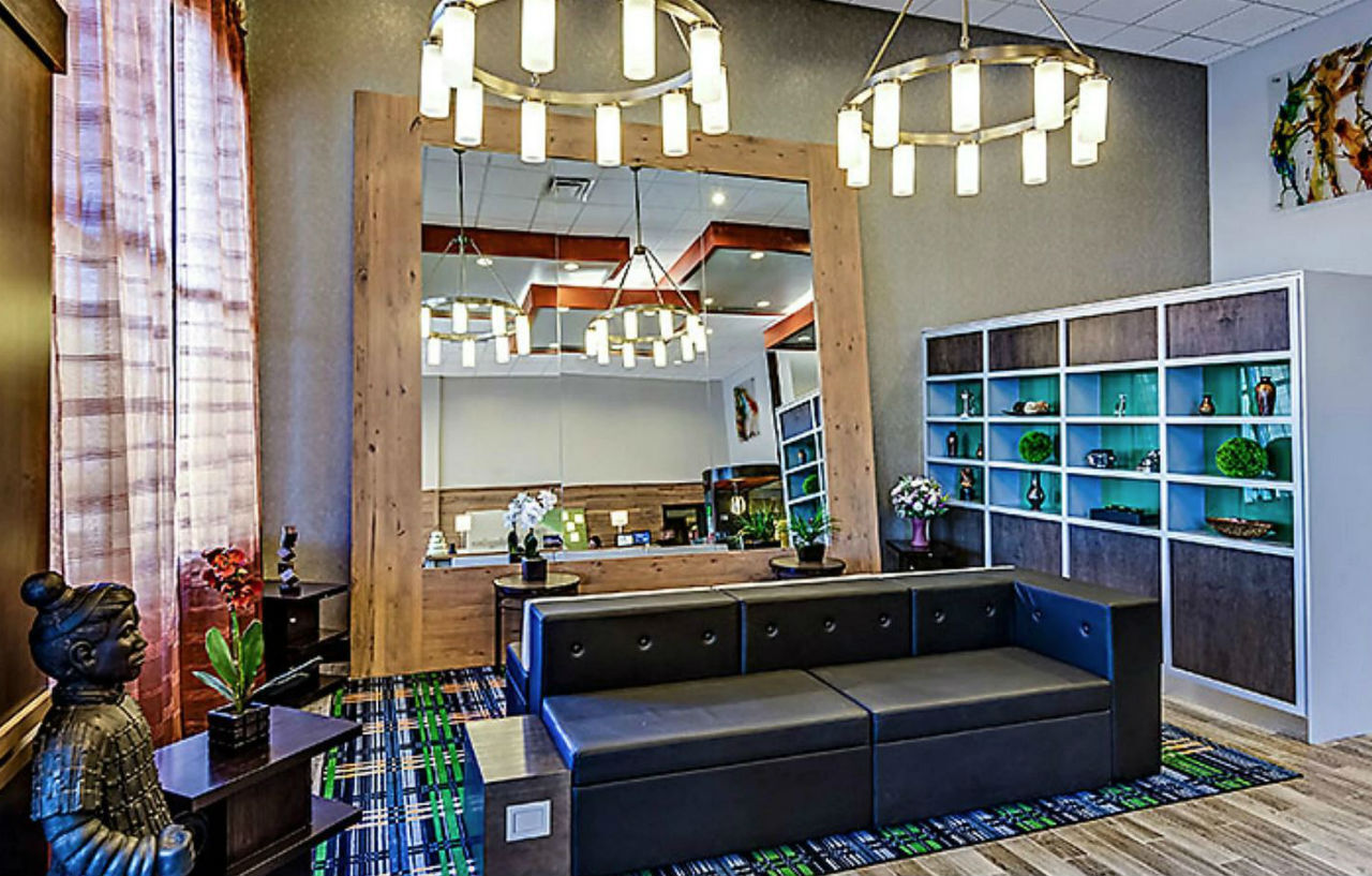 克利夫兰东北 - 门图尔假日酒店 曼图尔 外观 照片